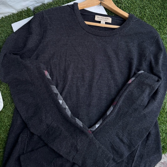 BURBERRY Crewnexk Dark grey  plaid detail on sleeves Size S Small Authentic - Picture 3 of 10